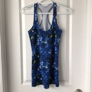 Lululemon tank top no size label but fits size 4